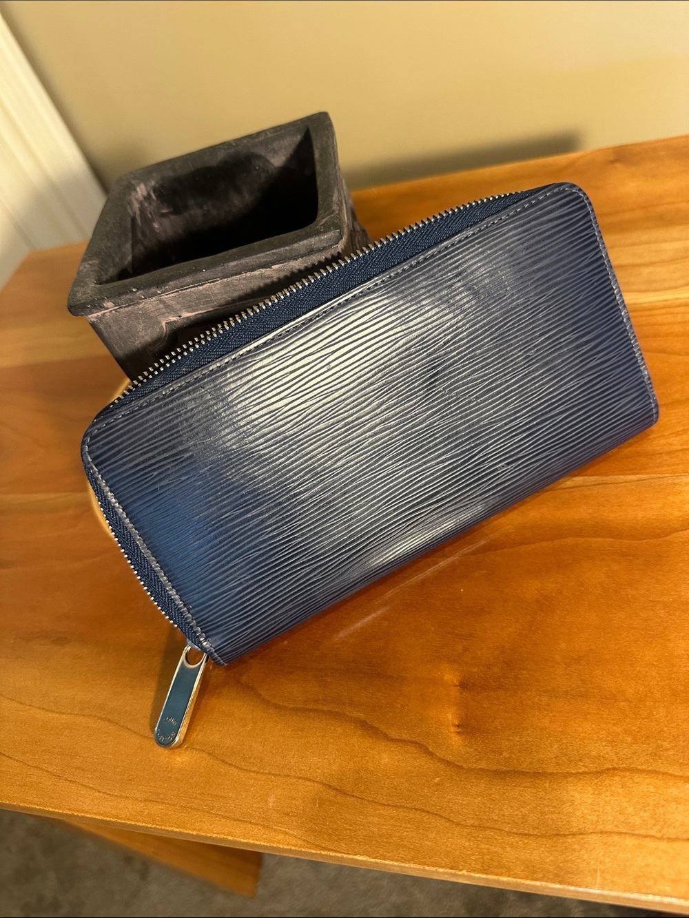NICE! #475 LOUIS VUTTON Navy Epi Zip-Around Wallet, Authentic 8โ - Picture 12 of 14